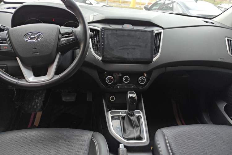 Used Hyundai ix25 2017 1.6L Automatic Smart Version Audio And AC Panel
