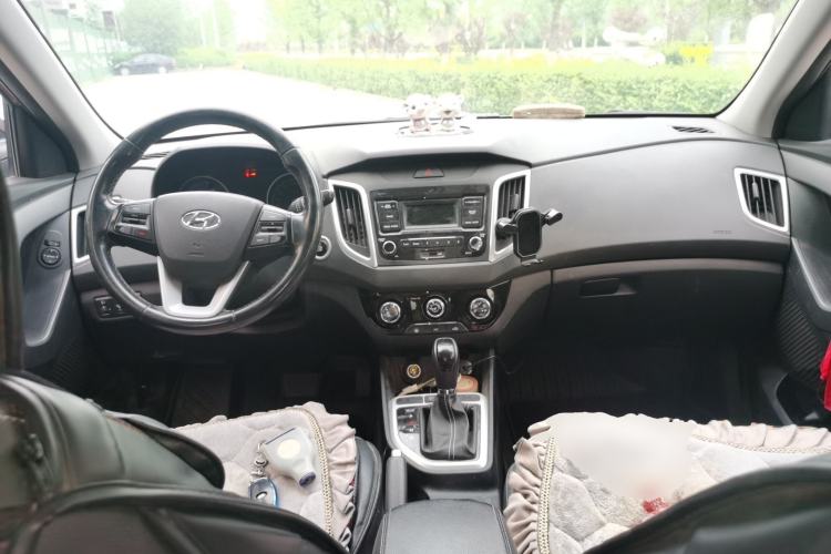 Used Hyundai ix25 2017 1.6L Automatic Smart Version Center Console
