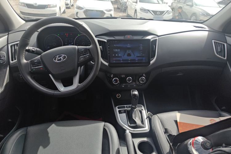 Used Hyundai ix25 2017 1.6L Automatic Smart Version Center Console