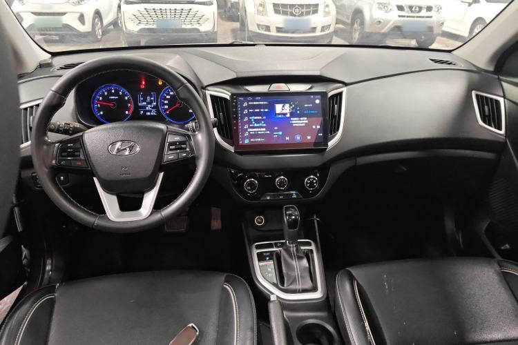 Used Hyundai ix25 2017 1.6L Automatic Smart Version Center Console