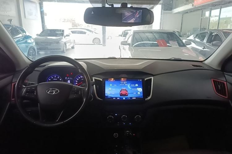 Used Hyundai ix25 2017 1.4T Automatic Smart Version Center Console
