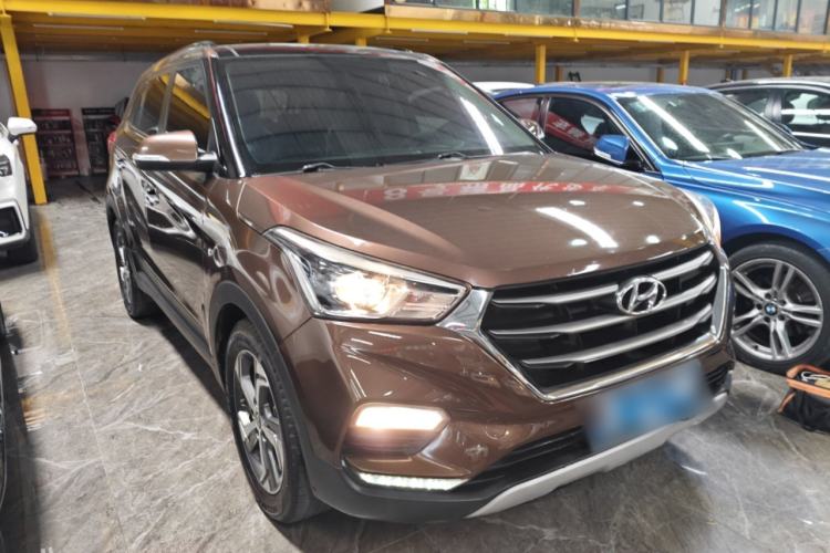 Used Hyundai ix25 2017 1.6L Automatic Smart Version Front Right 45 Deg