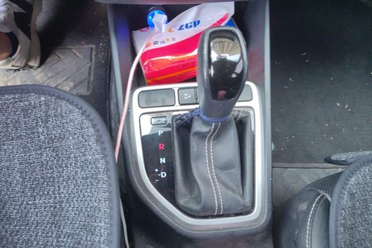 Used Hyundai ix25 2017 1.6L Automatic Smart Version Gear Lever
