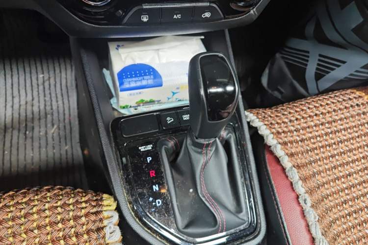 Used Hyundai ix25 2017 1.4T Automatic Smart Version Gear Lever