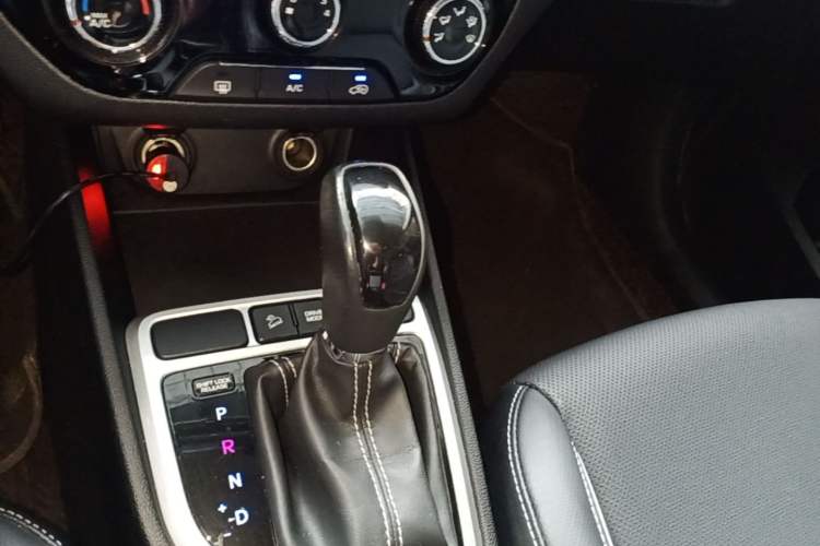 Used Hyundai ix25 2017 1.6L Automatic Smart Version Gear Lever