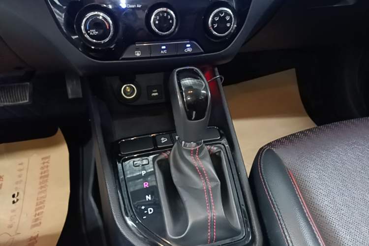 Used Hyundai ix25 2017 1.4T Automatic Smart Version Gear Lever