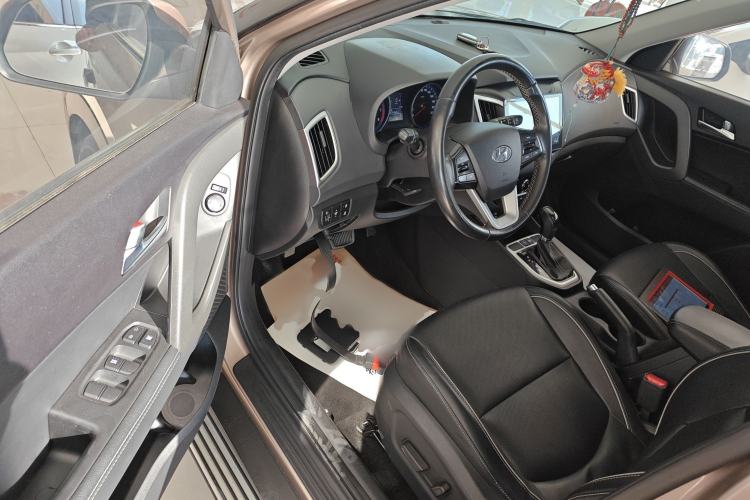Used Hyundai ix25 2017 1.6L Automatic Smart Version Interior 3