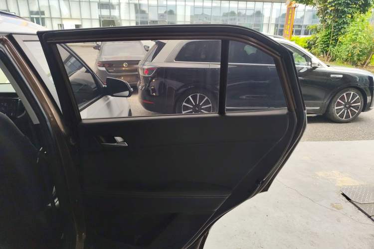 Used Hyundai ix25 2017 1.6L Automatic Smart Version Interior 6