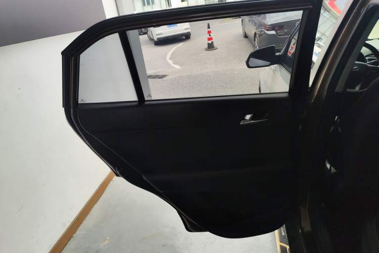 Used Hyundai ix25 2017 1.6L Automatic Smart Version Interior 8