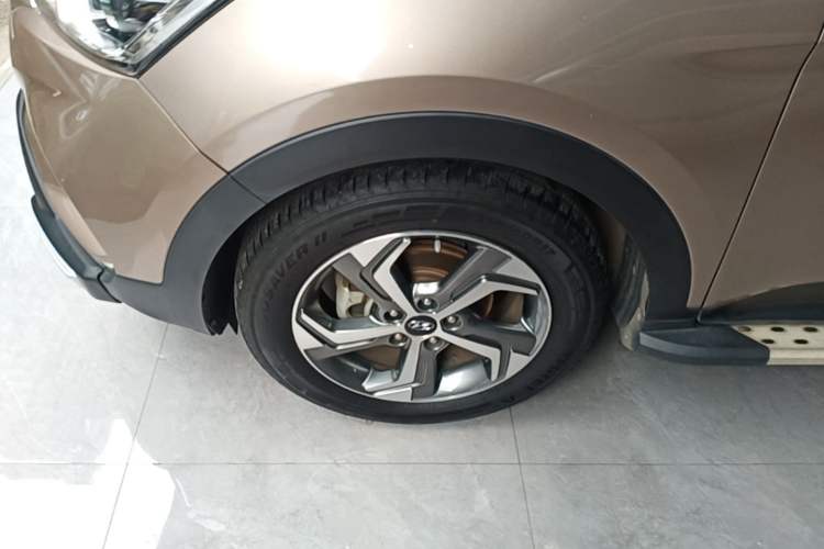 Used Hyundai ix25 2017 1.6L Automatic Smart Version Left Front Wheel Hub