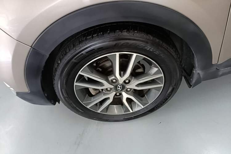Used Hyundai ix25 2017 1.4T Automatic Smart Version Left Front Wheel Hub