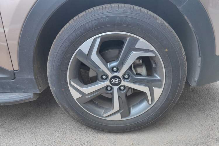 Used Hyundai ix25 2017 1.6L Automatic Smart Version Right Front Wheel Hub