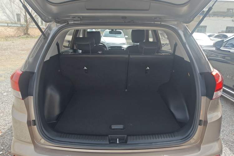 Used Hyundai ix25 2017 1.6L Automatic Smart Version Trunk