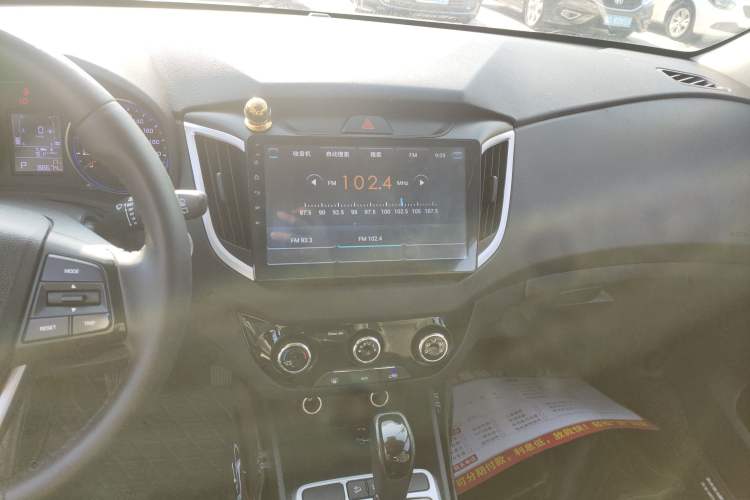 Used Hyundai ix25 2017 1.6L Automatic Smart Version Audio And AC Panel
