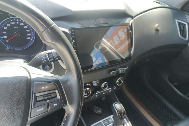 Used Hyundai ix25 2017 1.6L Automatic Smart Version Audio And AC Panel