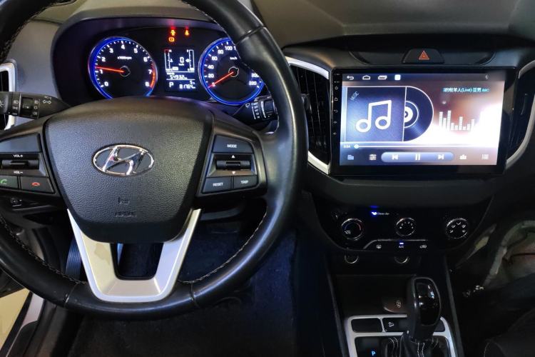 Used Hyundai ix25 2017 1.6L Automatic Smart Version Center Console