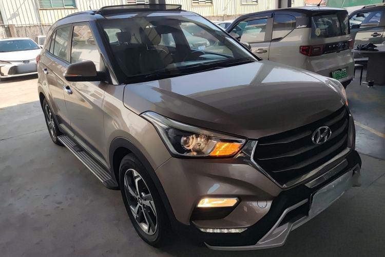 Used Hyundai ix25 2017 1.6L Automatic Smart Version Front Right 45 Deg