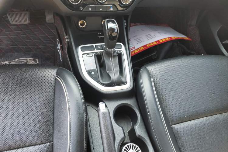Used Hyundai ix25 2017 1.6L Automatic Smart Version Gear Lever