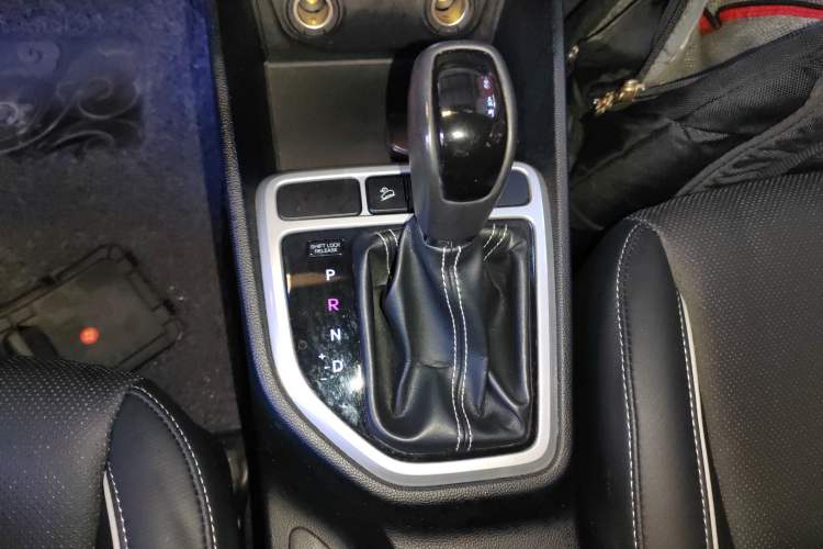 Used Hyundai ix25 2017 1.6L Automatic Smart Version Gear Lever