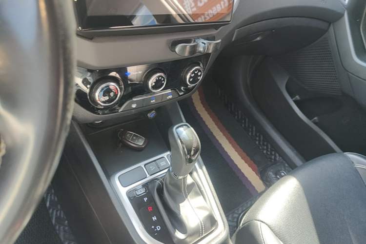 Used Hyundai ix25 2017 1.6L Automatic Smart Version Gear Lever