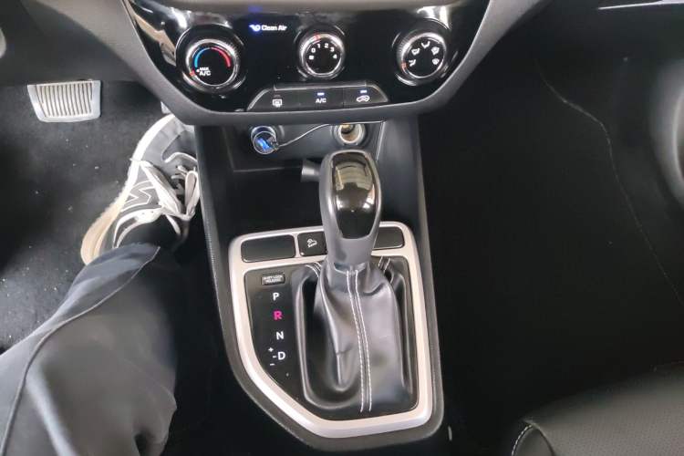Used Hyundai ix25 2017 1.6L Automatic Smart Version Gear Lever