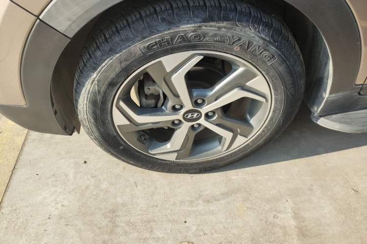 Used Hyundai ix25 2017 1.6L Automatic Smart Version Left Front Wheel Hub