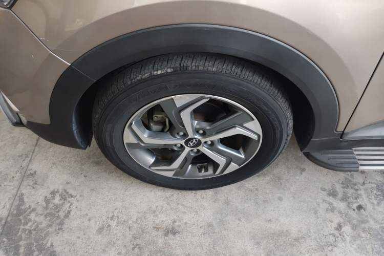 Used Hyundai ix25 2017 1.6L Automatic Smart Version Left Front Wheel Hub