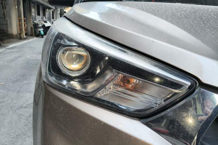 Used Hyundai ix25 2017 1.6L Automatic Smart Version Right Front Headlight