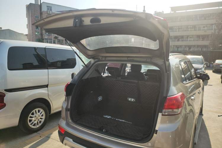 Used Hyundai ix25 2017 1.6L Automatic Smart Version Trunk