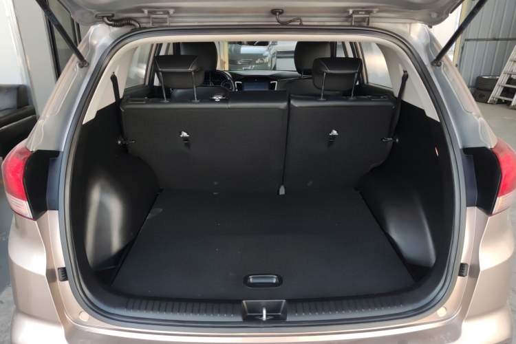 Used Hyundai ix25 2017 1.6L Automatic Smart Version Trunk