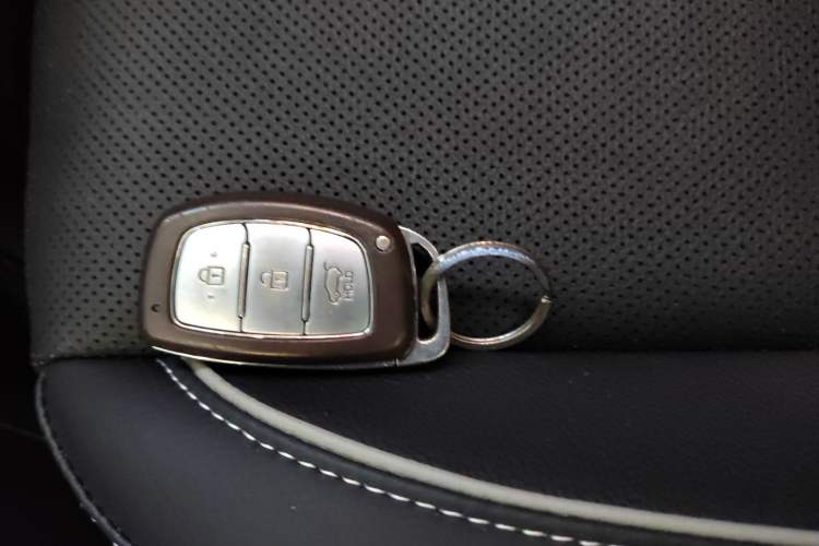 Used Hyundai ix25 2017 1.6L Automatic Smart Version Vehicle Key
