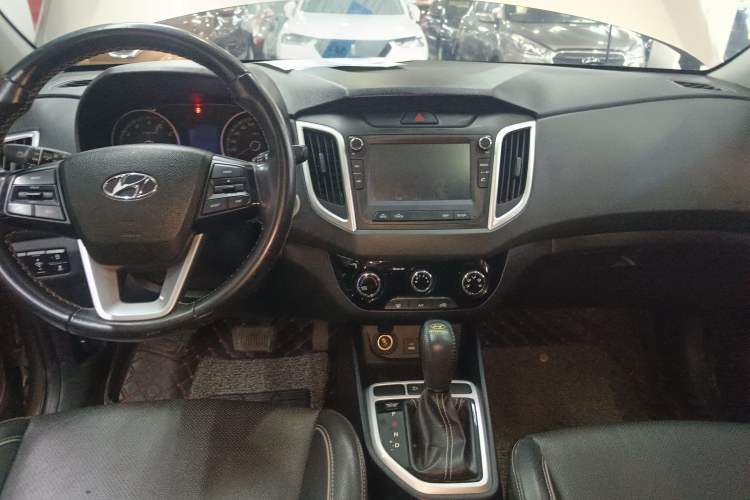 Used Hyundai ix25 2017 1.6L Automatic Smart Version Audio And AC Panel