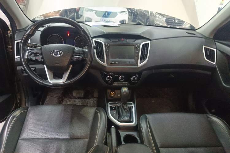 Used Hyundai ix25 2017 1.6L Automatic Smart Version Center Console