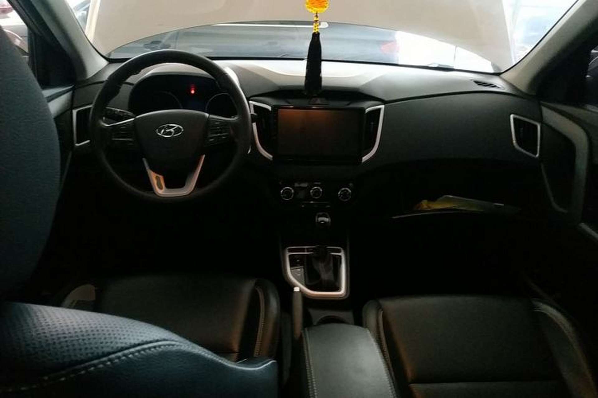 Used Hyundai ix25 2017 1.6L Automatic Smart Version Center Console
