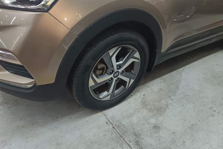 Used Hyundai ix25 2017 1.6L Automatic Smart Version Left Front Wheel Hub
