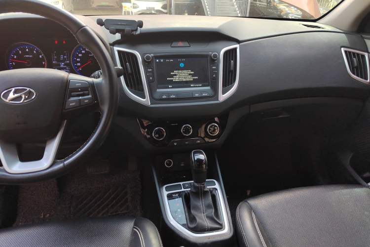 Used Hyundai ix25 2017 1.6L Automatic Smart Version Audio And AC Panel