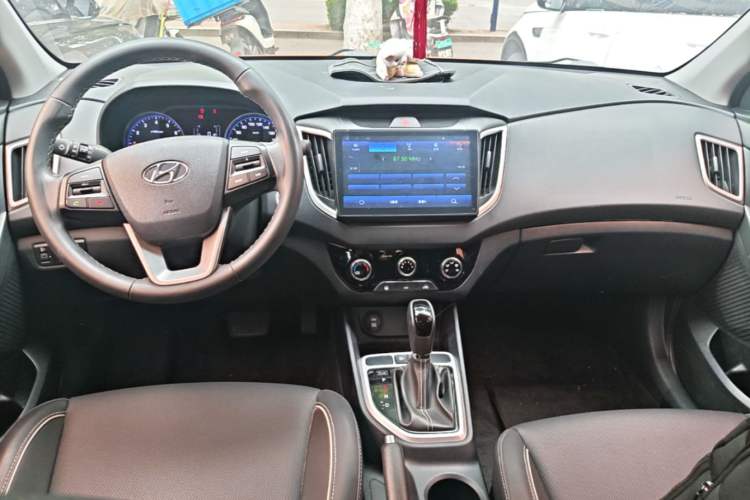 Used Hyundai ix25 2017 1.6L Automatic Smart Version Center Console
