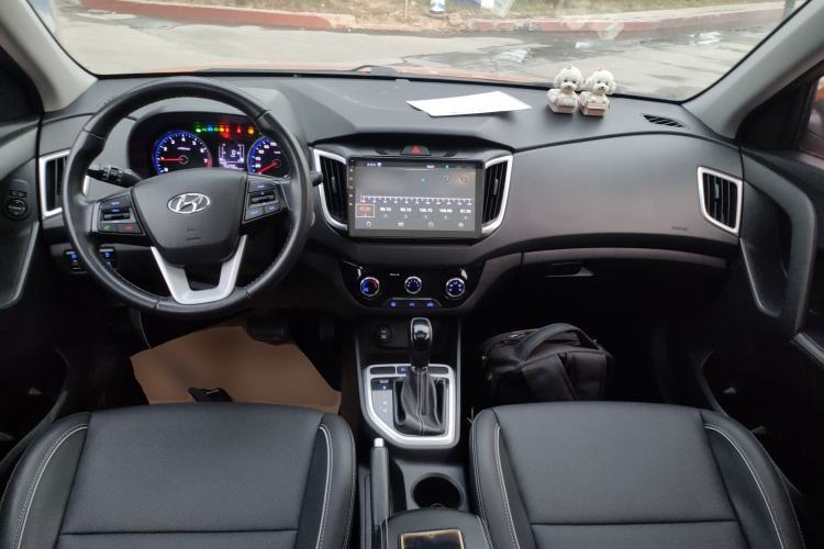 Used Hyundai ix25 2017 1.6L Automatic Smart Version Center Console
