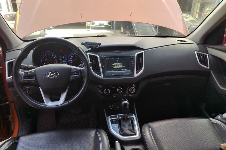 Used Hyundai ix25 2017 1.6L Automatic Smart Version Center Console