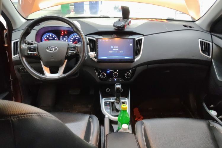Used Hyundai ix25 2017 1.6L Automatic Smart Version Center Console