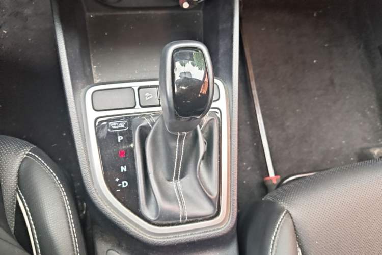 Used Hyundai ix25 2017 1.6L Automatic Smart Version Gear Lever