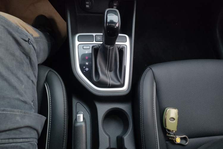 Used Hyundai ix25 2017 1.6L Automatic Smart Version Gear Lever