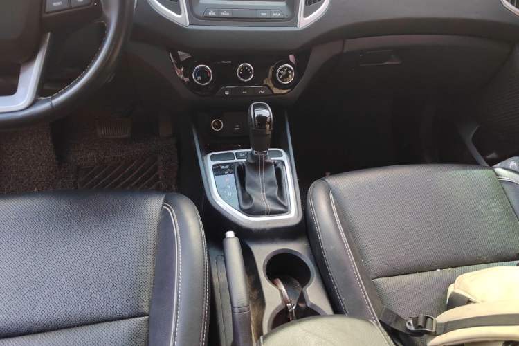 Used Hyundai ix25 2017 1.6L Automatic Smart Version Gear Lever