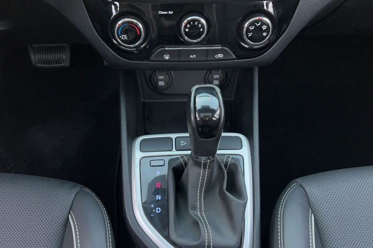 Used Hyundai ix25 2017 1.6L Automatic Smart Version Gear Lever