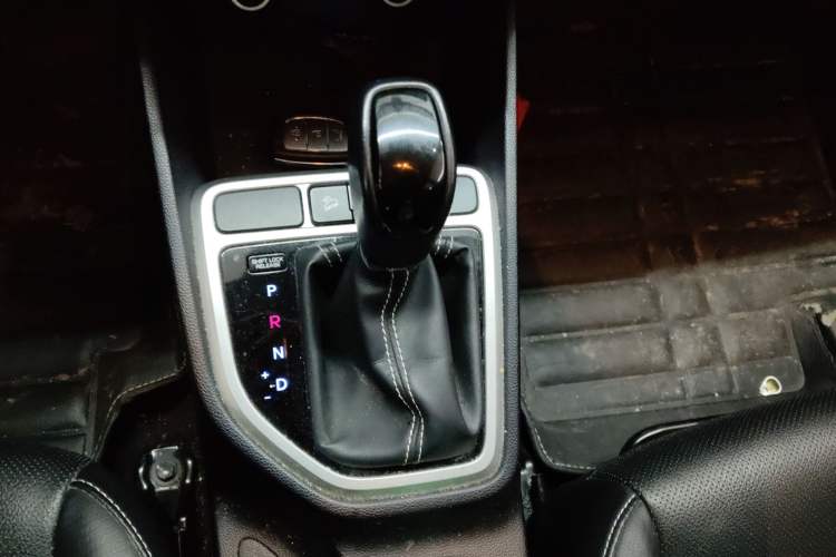 Used Hyundai ix25 2017 1.6L Automatic Smart Version Gear Lever