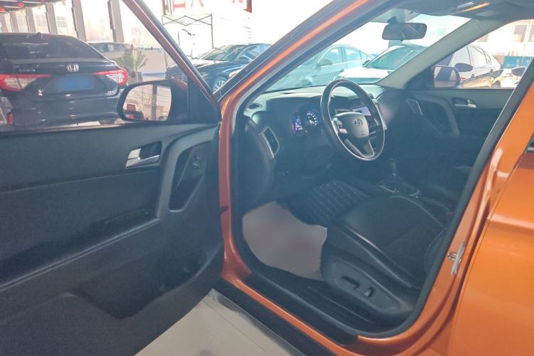Used Hyundai ix25 2017 1.6L Automatic Smart Version Interior 2