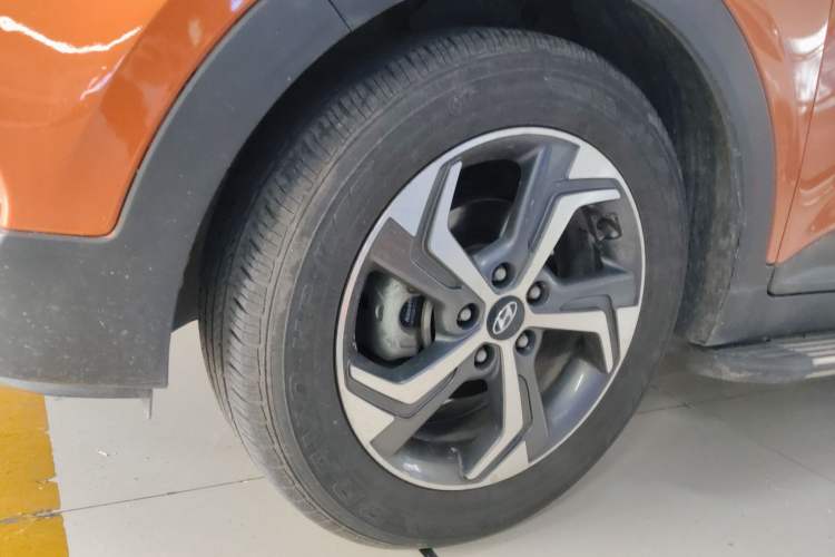 Used Hyundai ix25 2017 1.6L Automatic Smart Version Left Front Wheel Hub