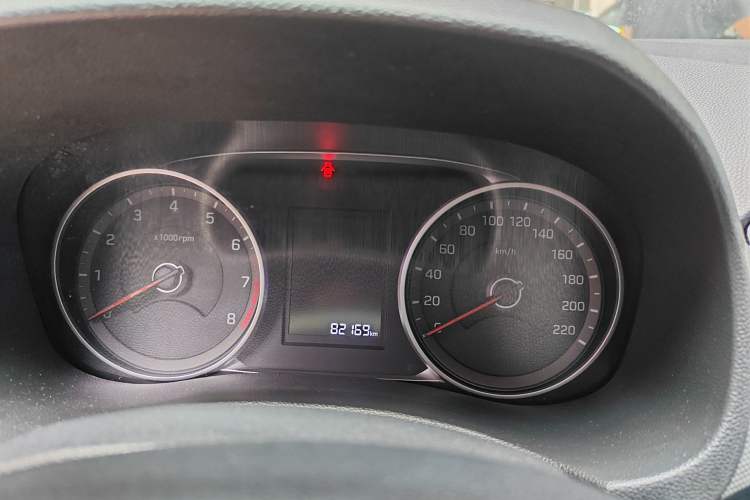 Used Hyundai ix25 2017 1.6L Automatic Smart Version Odometer Close Up