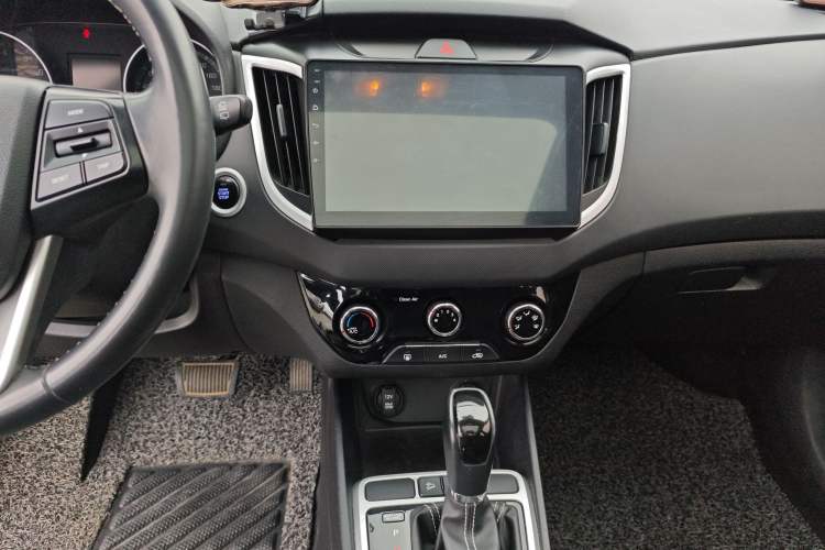 Used Hyundai ix25 2017 1.6L Automatic Smart Version Audio And AC Panel