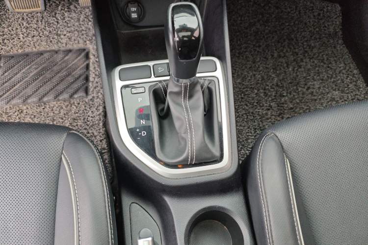 Used Hyundai ix25 2017 1.6L Automatic Smart Version Gear Lever